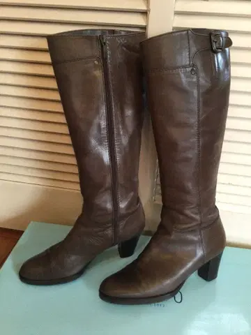 브라운 가죽 롱 부츠 버클 포함