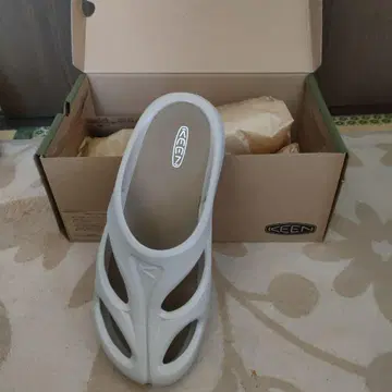 KEEN 화이트 샌들 (아이보리)