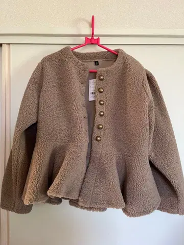 새상품 모카 베이지 플리스 자켓 골드 버튼