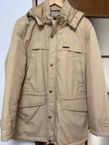 Crocodile 후드 부착 베이지 다운 자켓