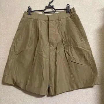 마가렛호웰 베이지 와이드 실루엣 숏팬츠