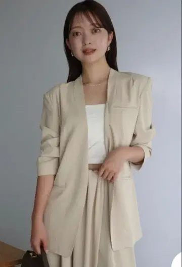 아뉴앙스 라이트 더블 새틴 노카라 자켓