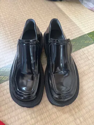 CTHY LEATHER FACET LOAFER