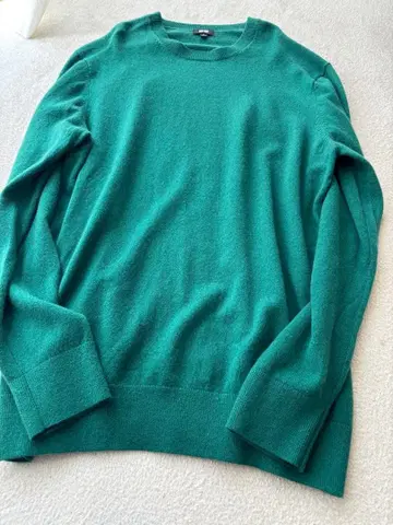 새상품급 유니클로 캐시미어 100% 새상품급 쿨넥 그린