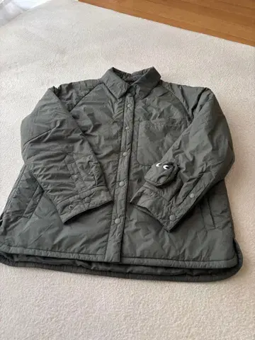 새상품급 유니클로 아냐 핸드 퍼프 테크 셔츠 자켓 카키 M