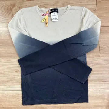 아네스베 카시미어 그라데이션 티셔츠