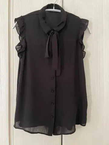 snidel 스나이델 보타이 프릴 블라우스 (블랙)