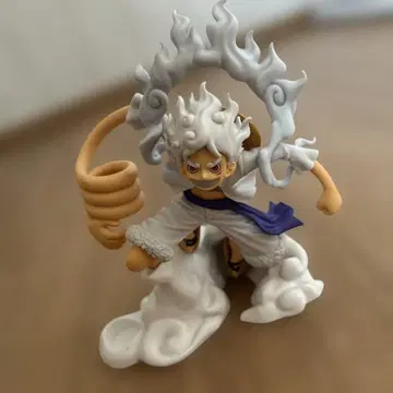 원피스 피규어 구름 위의 캐릭터