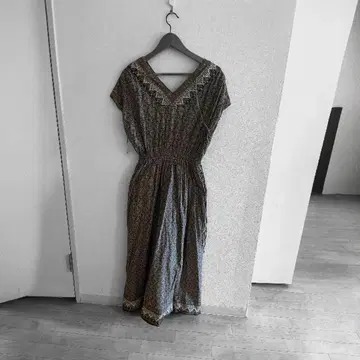 꽃무늬 V넥 롱 원피스 반팔