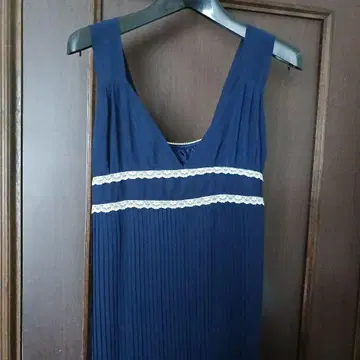 하스텔마무의 네이비 슬리브리스 원피스