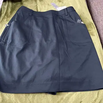 블랙 앤 화이트 블랙 스커트