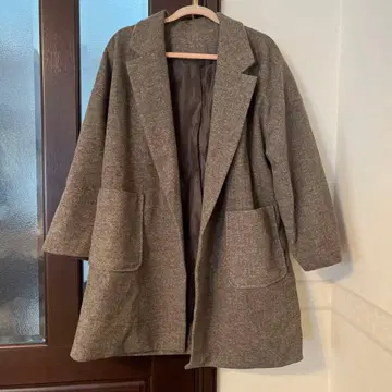 미사용 새상품 차콜 그레이 체스터 코트 미라 오웬