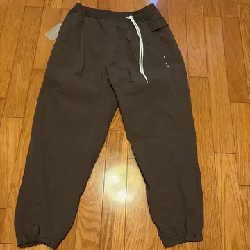 로즈마리 만넨로 나일론 하베스트 트레이닝복