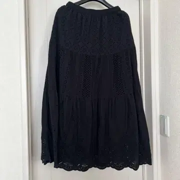 하트마켓 블랙 레이스 스칼럽 스커트