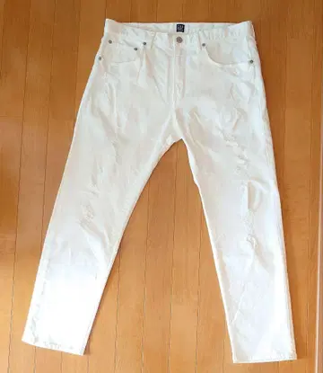 GAP 화이트 데미지 데님 팬츠 (데미지 있음)