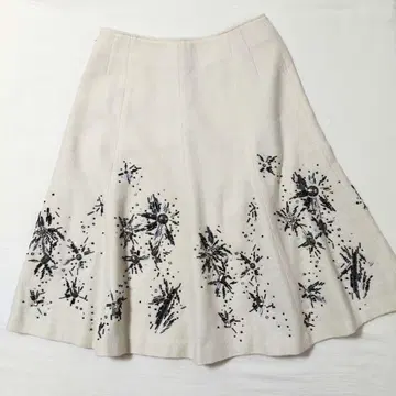 PRIDE 프라이드 스팽글 비쥬 플레어 스커트 36 화이트 가을/겨울