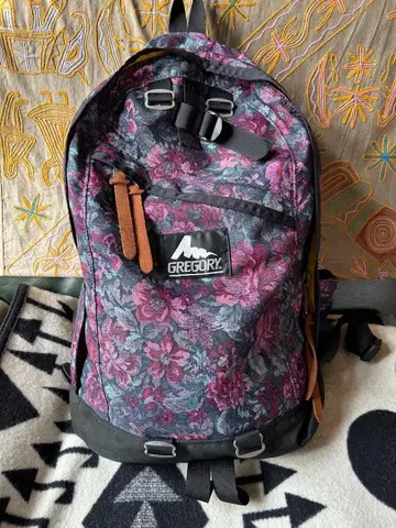 [ 양품 ] 그레고리 GREGORY 구형 로고 데이팩 플로럴 태피스트리