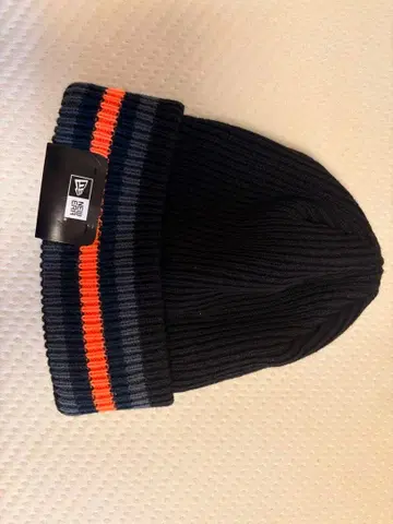New Era 니트 모자 블랙 오렌지 스트라이프