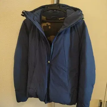 INHERIT 파랑 다운 자켓 카모 패턴