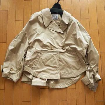 베이지 더블 버튼 숏코트