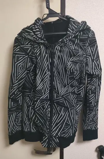 NO ID. 올 패턴 후드티