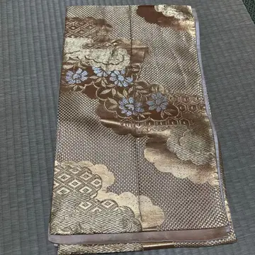 골드 컬러와 브라운 컬러의 꽃무늬 후쿠로 오비