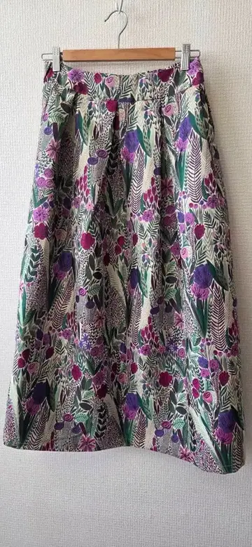 꽃무늬 뒤 개더 스커트