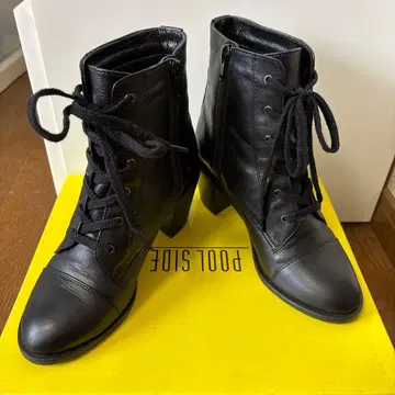 블랙 가죽 레이스업 부츠