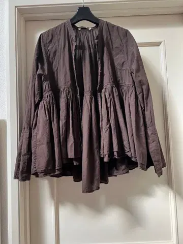 [캘런솔로지] 레이어드 개더 블라우스 브라운