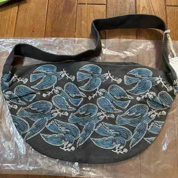 mina perhonen following day 숄더백