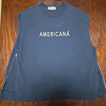 AMERICANA 슬리브리스 상의