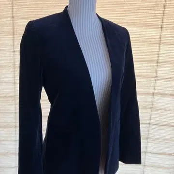 토모로랜드 컬렉션 네이비 벨벳 노카라 자켓