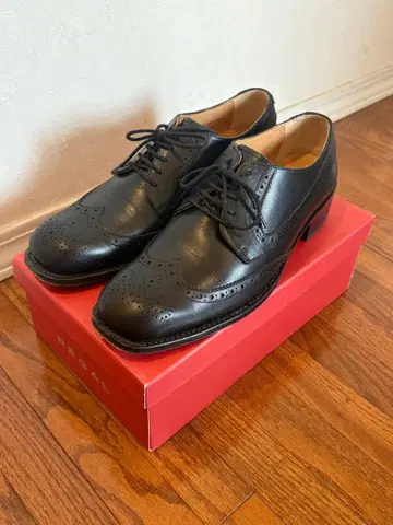 REGAL 블랙 가죽 밑창 윙팁 신발