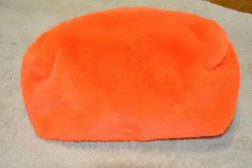 COS 오렌지 퍼 클러치 백