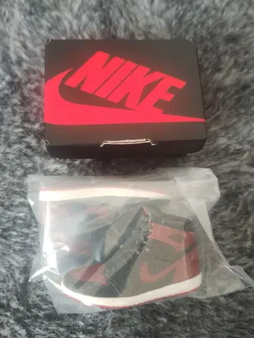 NIKE 미니어처 스니커즈 블랙/레드