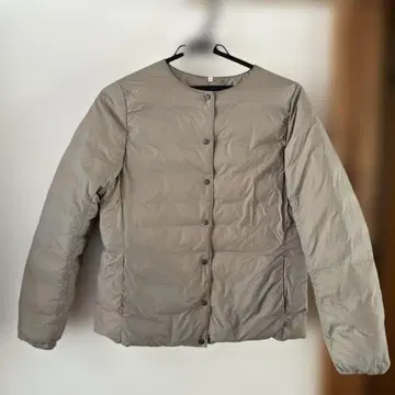 무인양품 베이지 스냅 버튼식 다운 자켓 M 사이즈