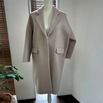 옅은 베이지 롱 코트