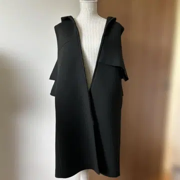 Ageu 아쥬 종이상자 백 프릴 베스트 코트