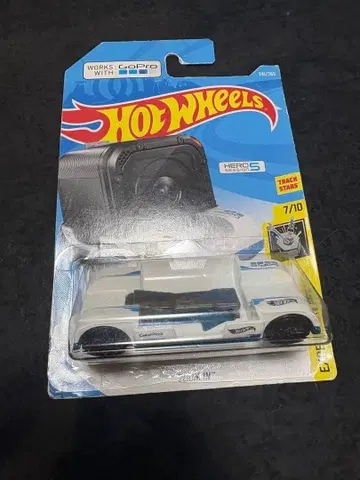 핫휠 줌 인 화이트