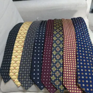 Ferragamo & Brooks Brothers 외 넥타이 8개 세트