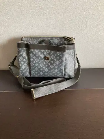 그레이 로고 숄더백