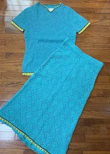 미셸크란 셋업 스카이블루 니트 스커트 & 상의 세트 MK