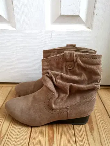 베이지 스웨이드 느낌 앵클부츠 캐주얼