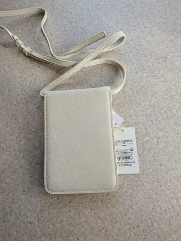 새상품 아이보리 스마트폰 숄더백 플랩 포함