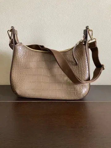 크로커다일 패턴 베이지 숄더백