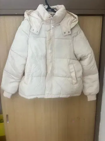 화이트 후드 부착 다운 자켓 M 사이즈