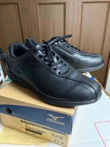 미즈노 블랙스 스니커즈 27.0cm