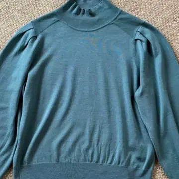 지난 시즌 띠어리 럭스 얇은 소재 하이넥 니트