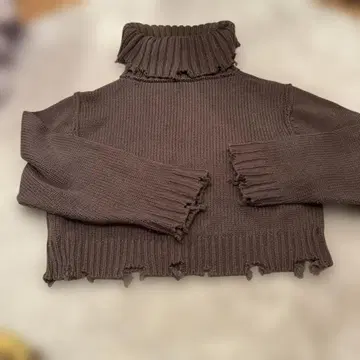 브라운 터틀넥 크롭 스웨터 F 사이즈
