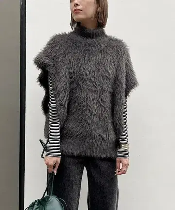 Audrey and John Wad 케이프&베스트 2WAY 샤기 니트